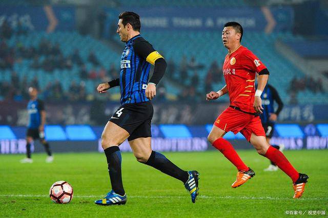 拉塞尔44分字母哥三双 湖人险胜雄鹿重回第九